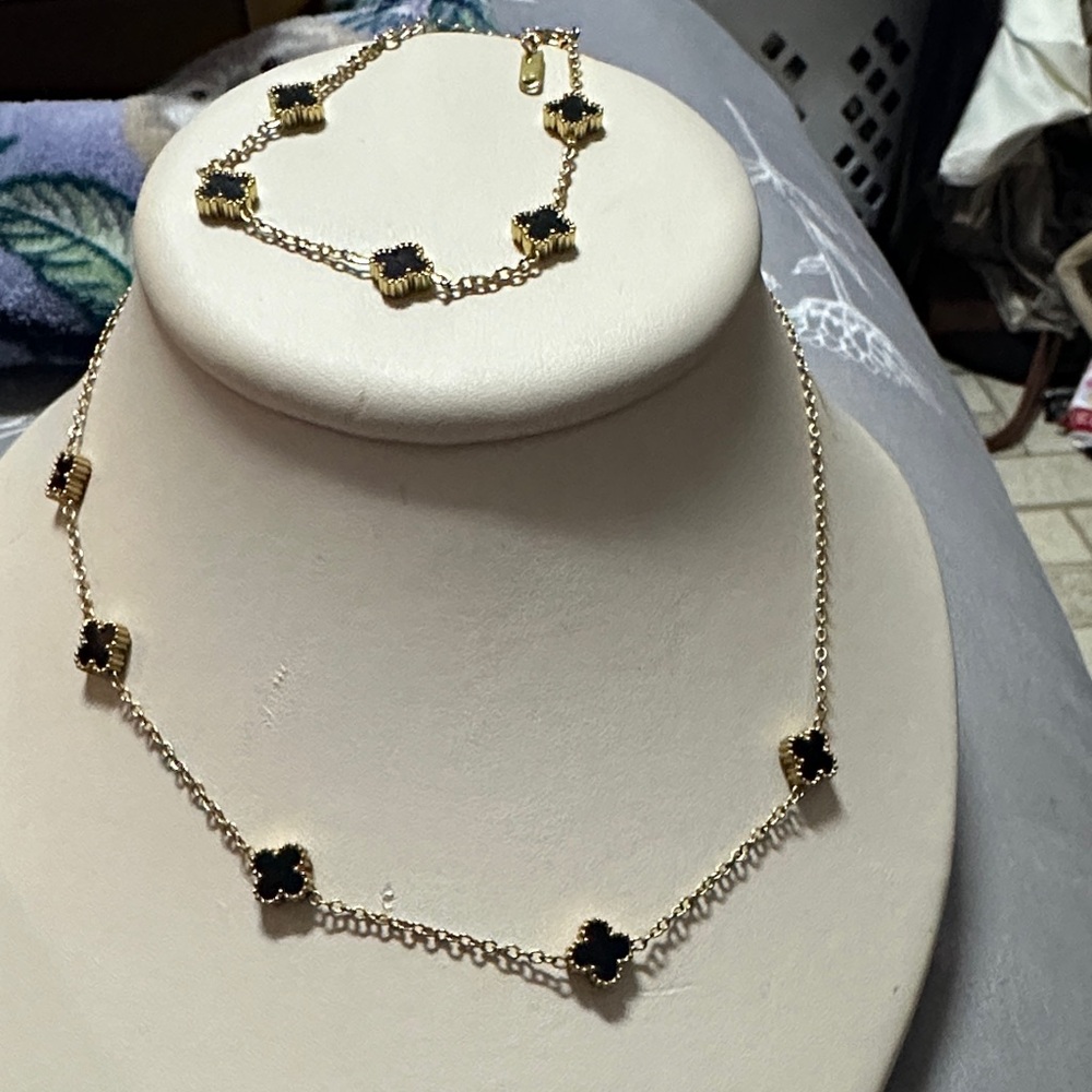 Gold-Tone Necklace with Black Clover Motifs - Picture 4 of 4